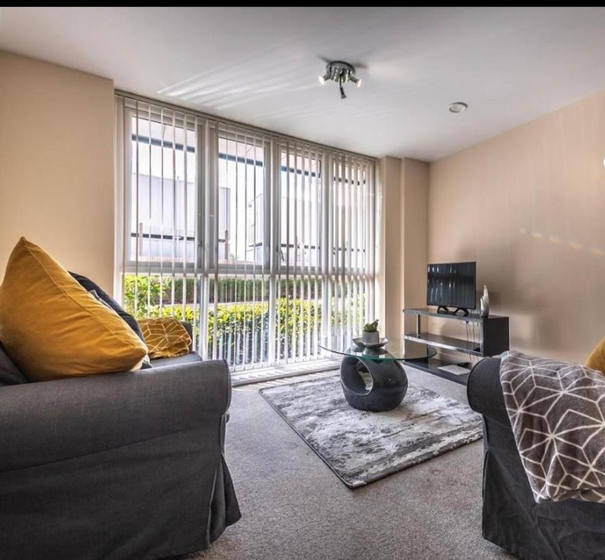 Stylish 2 Bedroom Apartment-Short Term Lets & Serviced Accomodation Редінг Екстер'єр фото