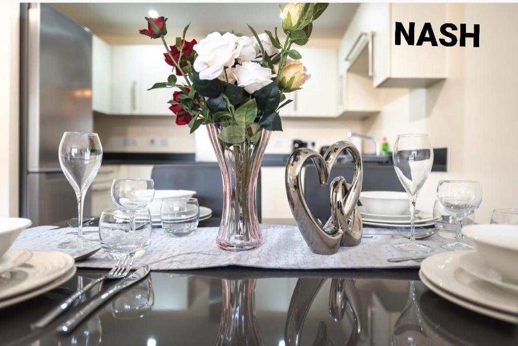 Stylish 2 Bedroom Apartment-Short Term Lets & Serviced Accomodation Редінг Екстер'єр фото