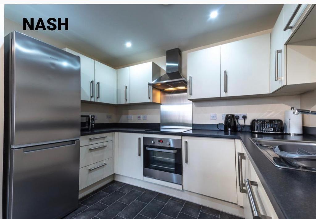 Stylish 2 Bedroom Apartment-Short Term Lets & Serviced Accomodation Редінг Екстер'єр фото