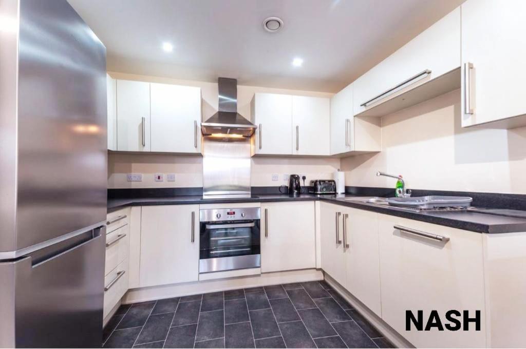 Stylish 2 Bedroom Apartment-Short Term Lets & Serviced Accomodation Редінг Екстер'єр фото