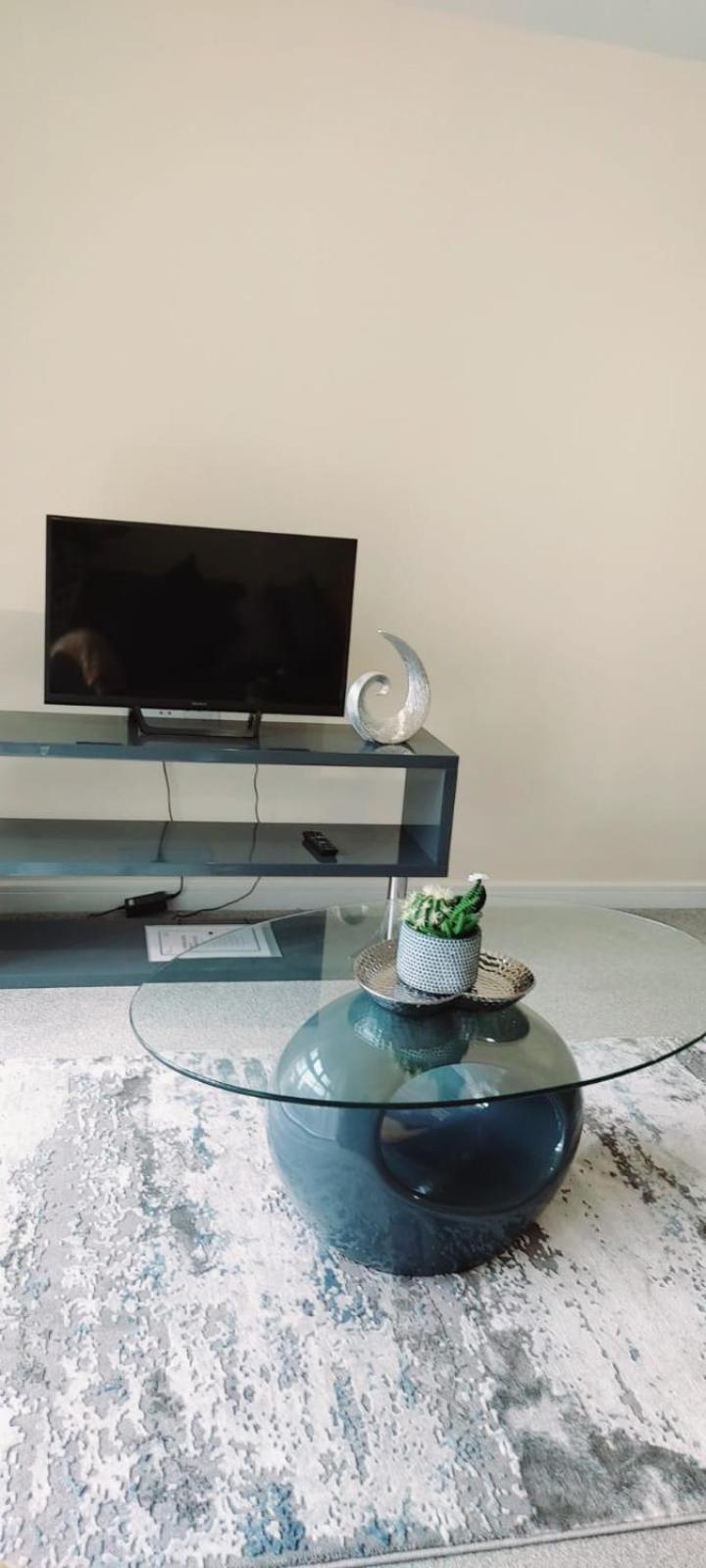 Stylish 2 Bedroom Apartment-Short Term Lets & Serviced Accomodation Редінг Екстер'єр фото