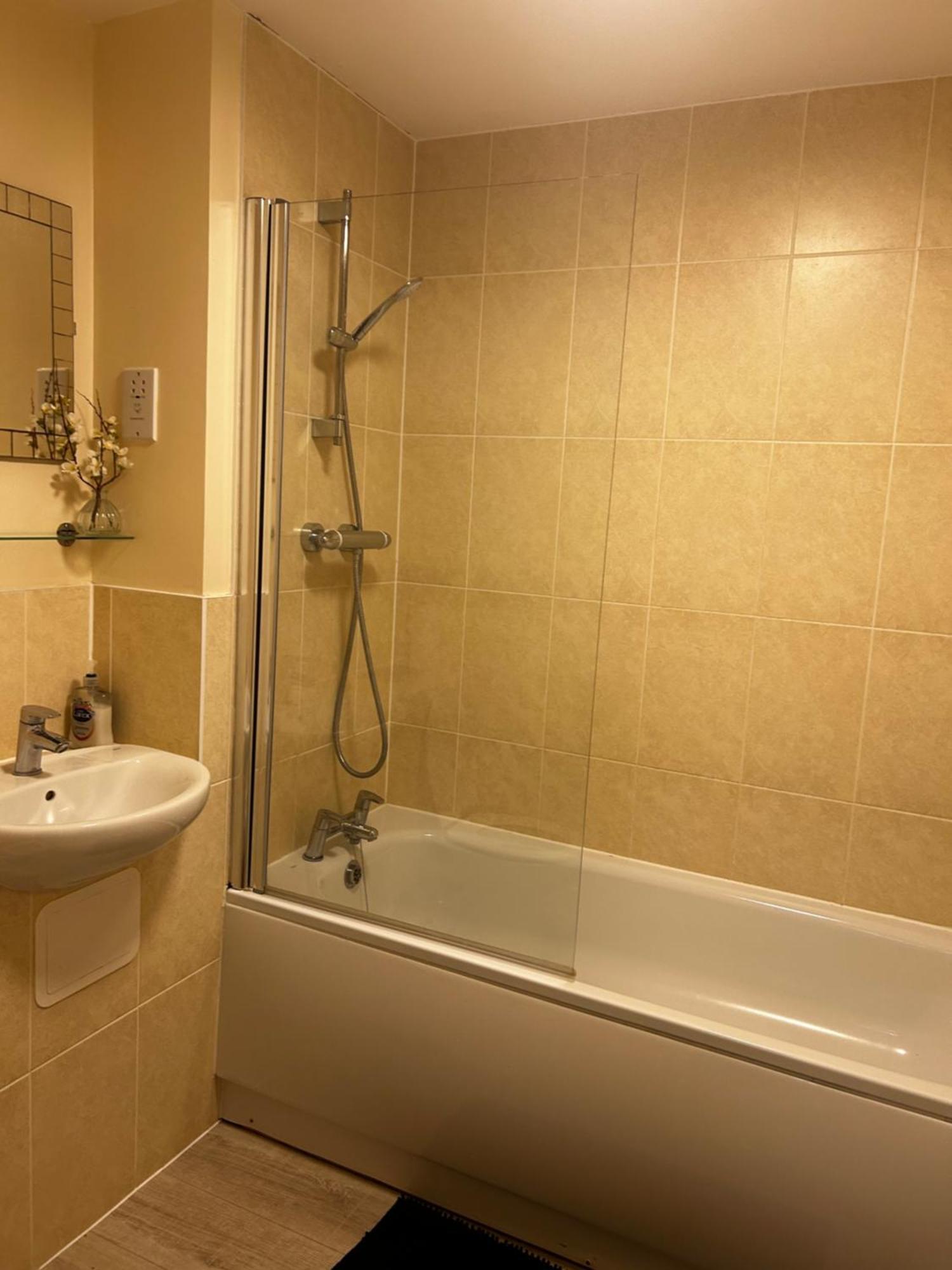 Stylish 2 Bedroom Apartment-Short Term Lets & Serviced Accomodation Редінг Екстер'єр фото